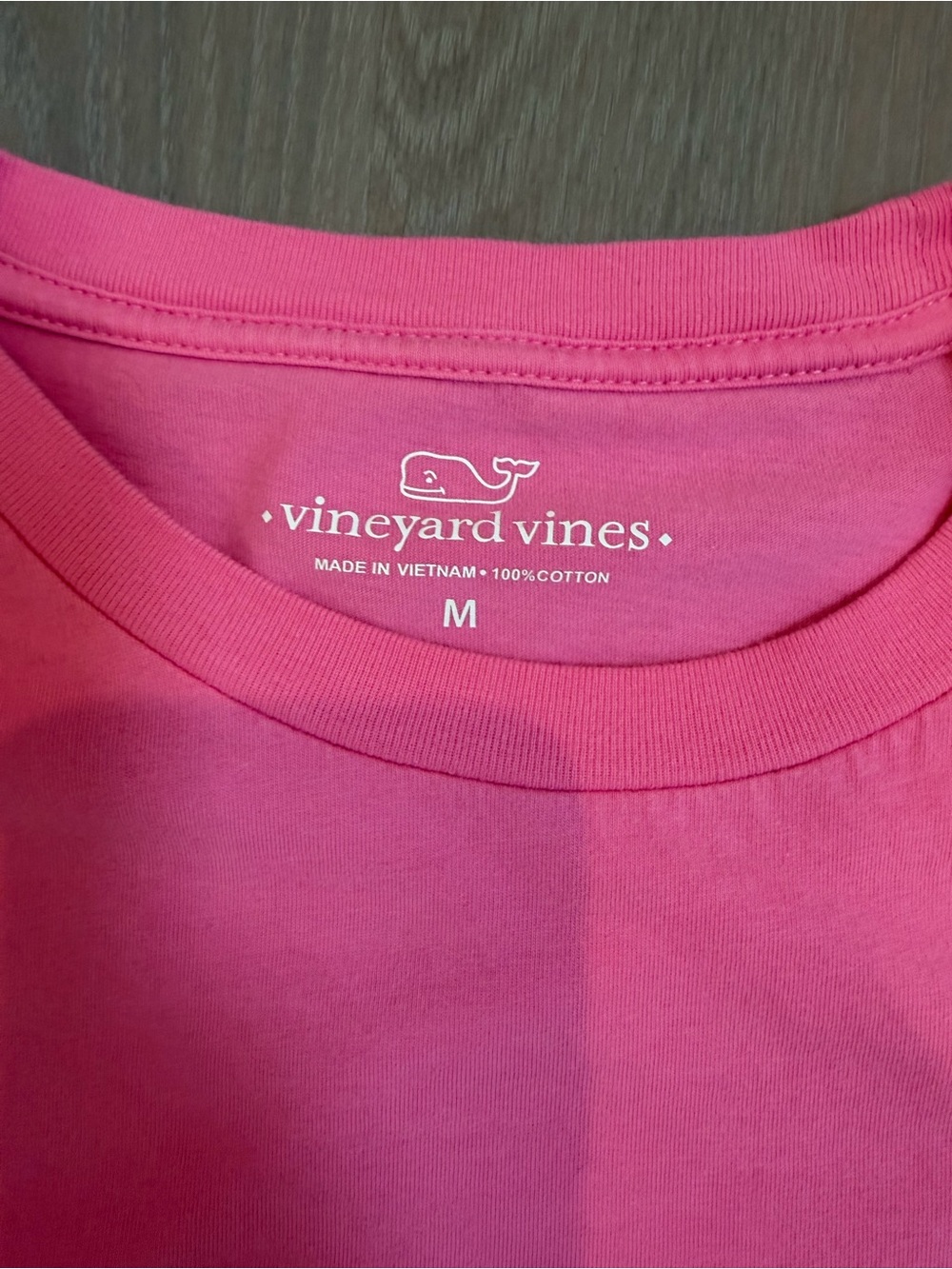 Vineyard Vines Men’s Pocket Tee in Hot Pink with Blue Whale - Picture 3 of 5